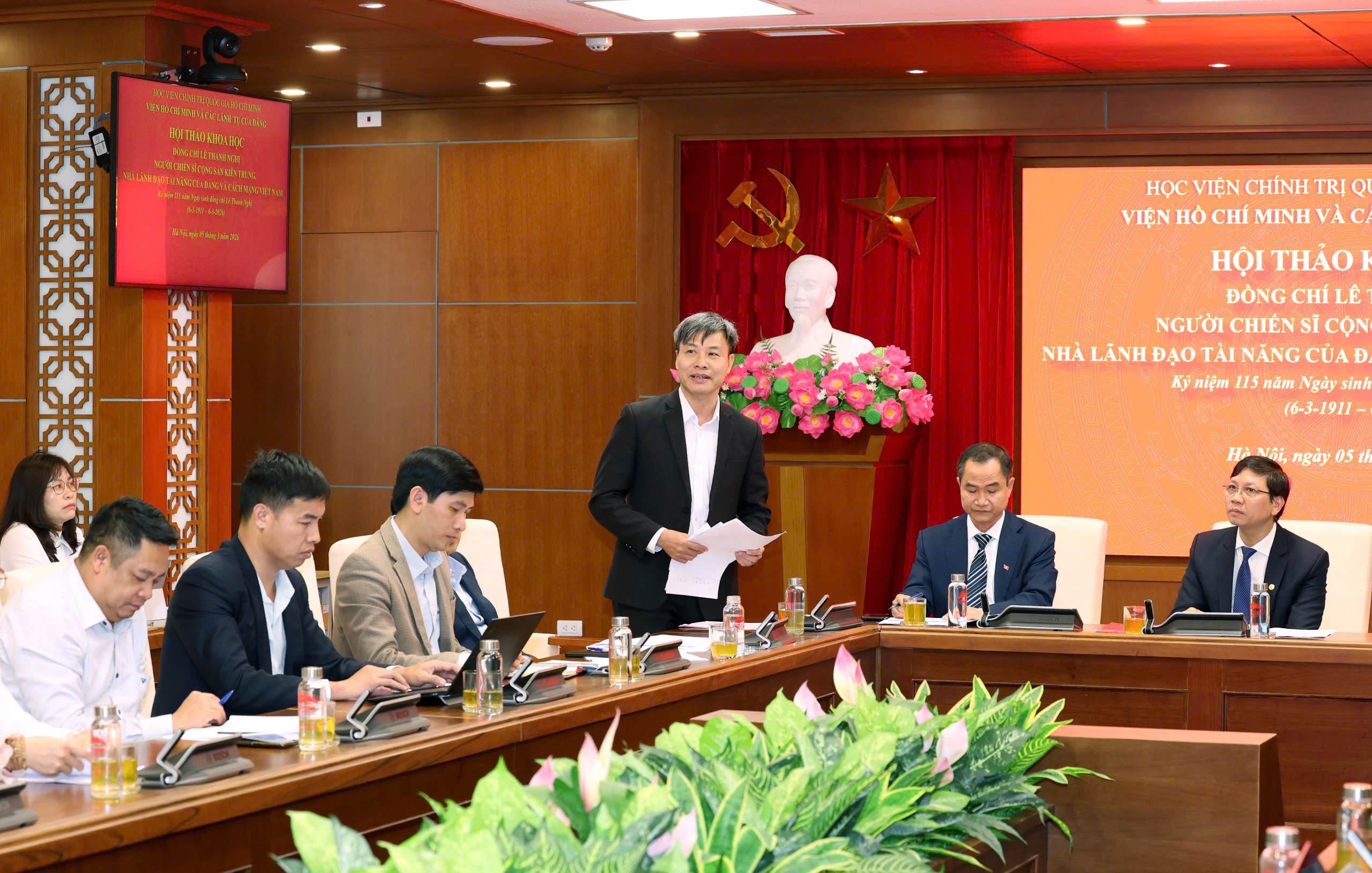 Lãnh đạo Ban Tuyên giáo và Dân vận Thành ủy Hải Phòng tham luận tại Hội thảo khoa học với chủ đề 